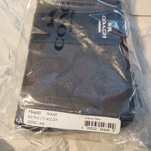 New COACH Accordion Signature Wallet.